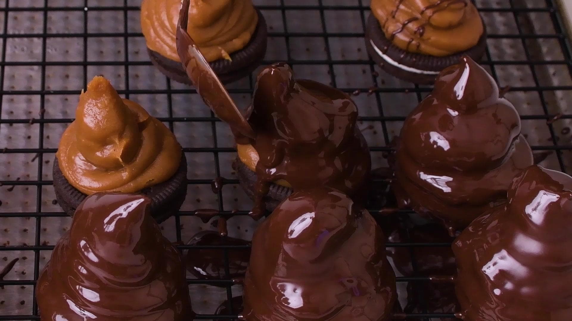 Dulce de Leche Oreo Cones — step 3