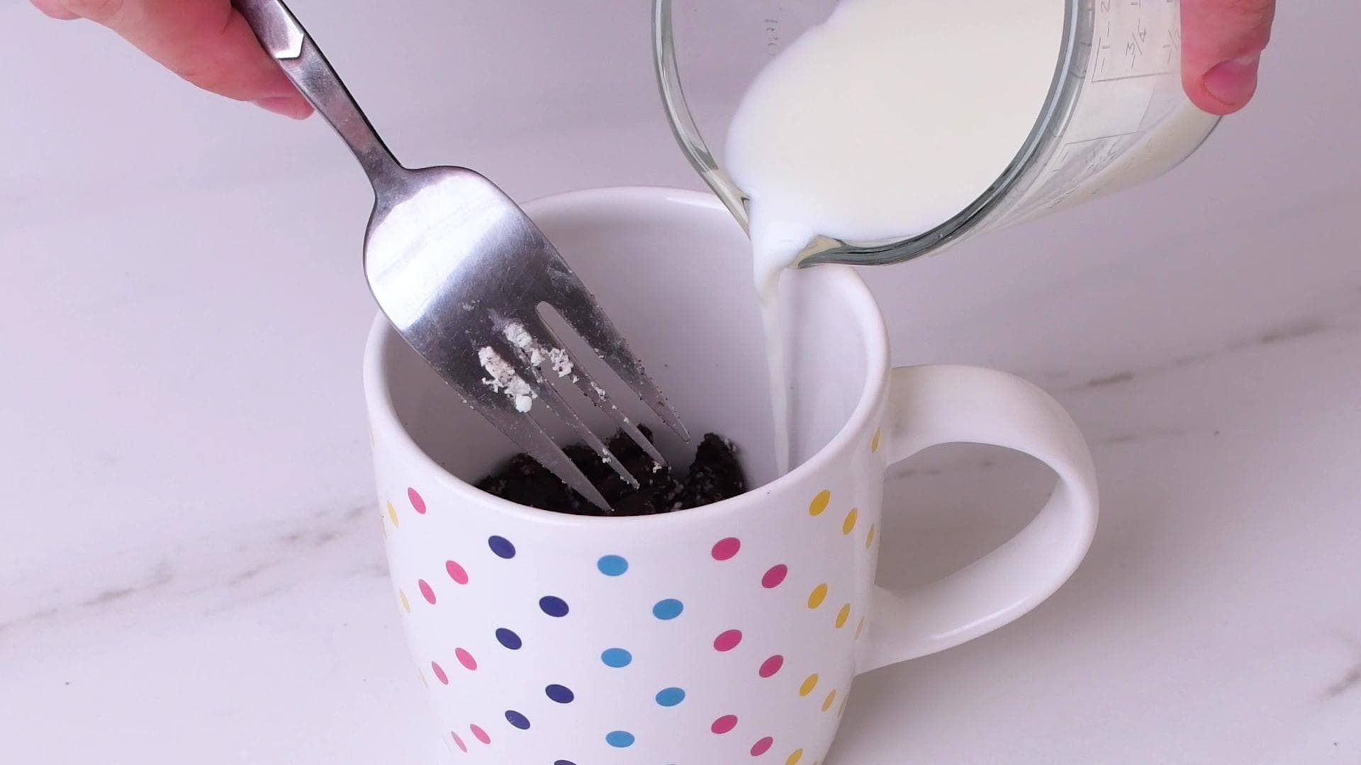Torta en Taza de Oreo — paso 1