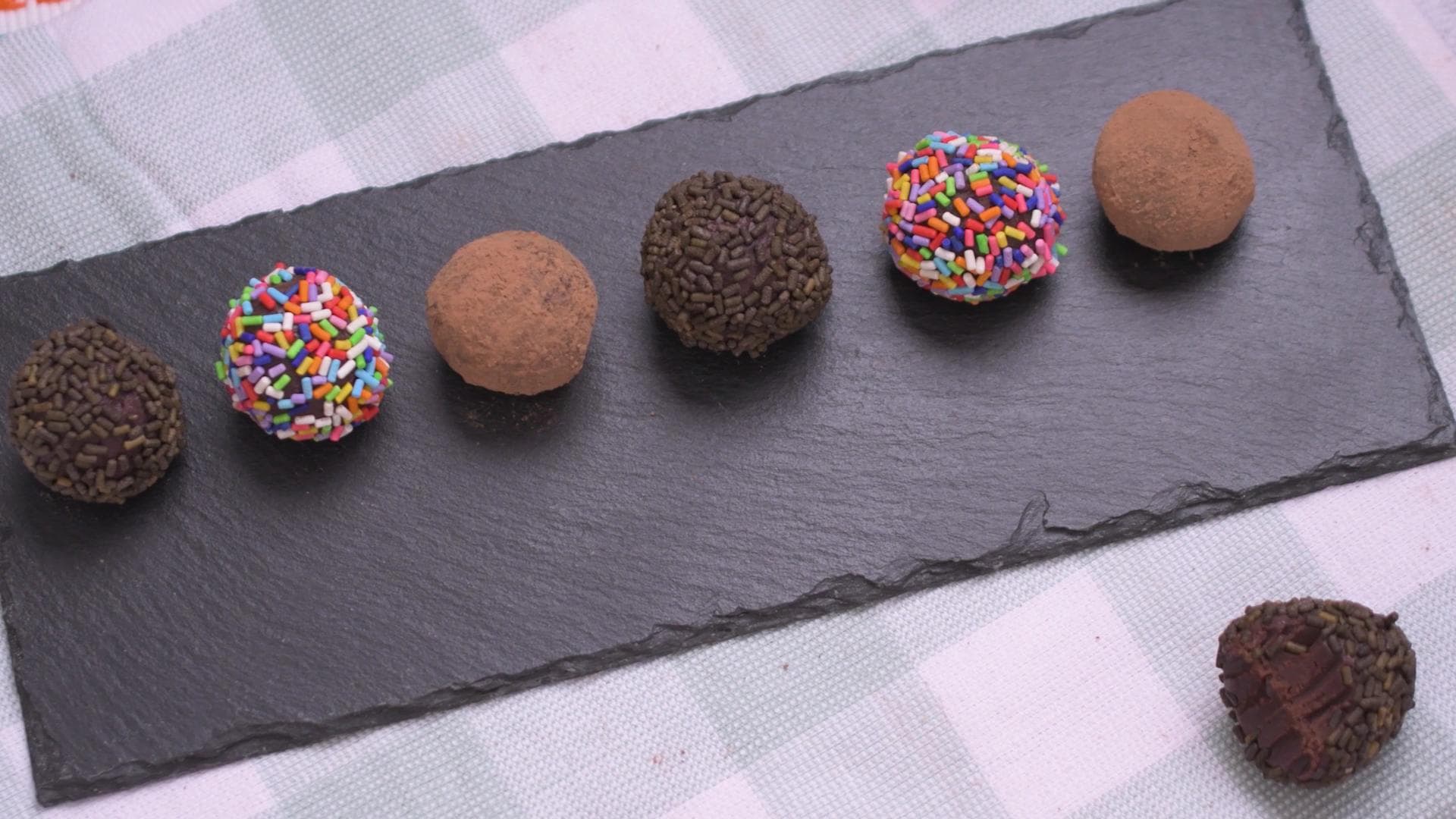 Easy No-Bake Chocolate Truffles — step 5